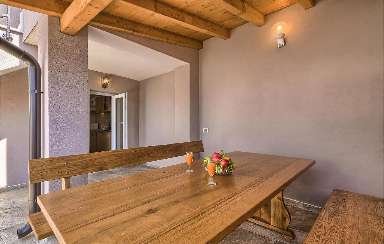 Nice Home In Liznjan With Kitchen