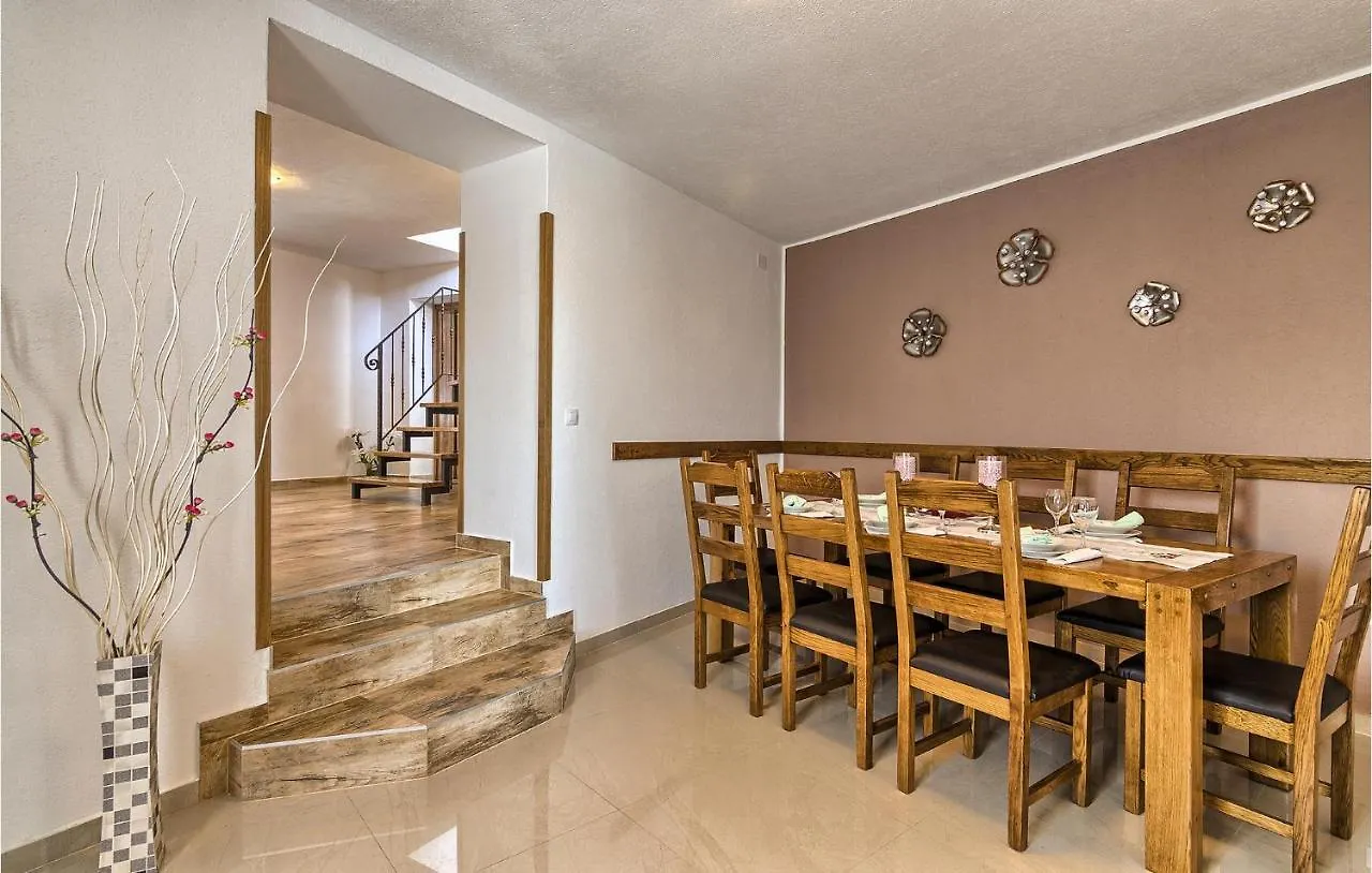 펜션 Nice Home In Liznjan With Kitchen