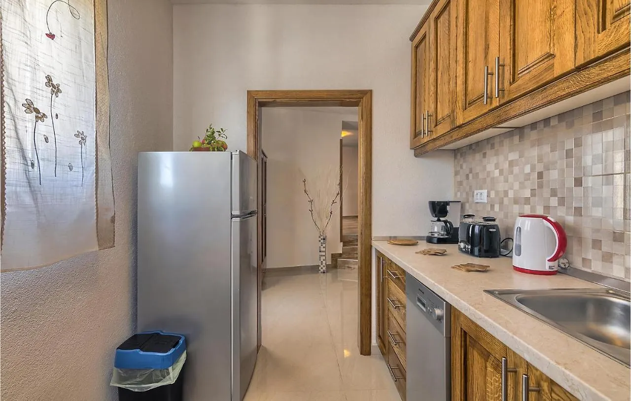 Nice Home In Liznjan With Kitchen 0*,  크로아티아