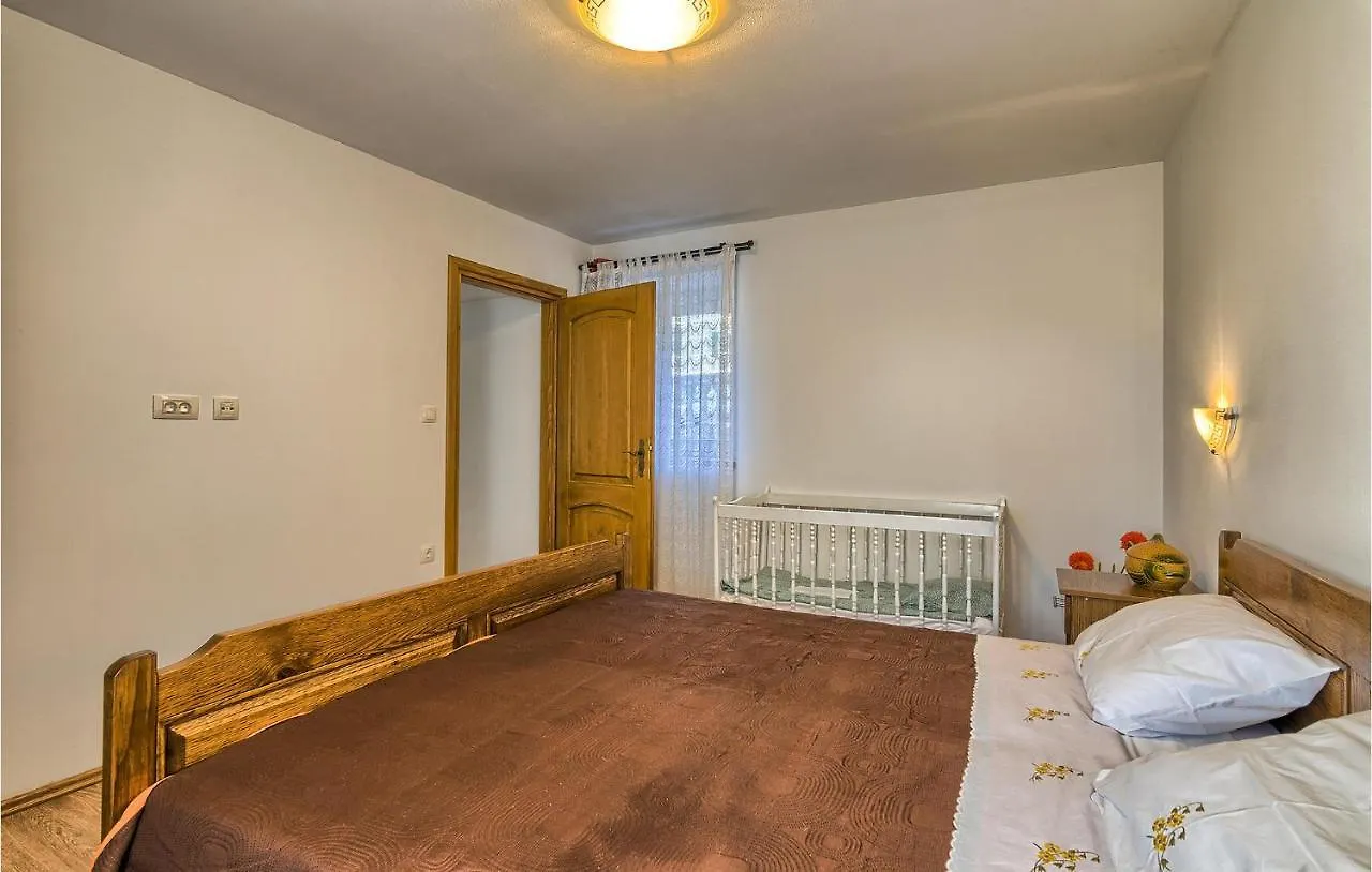 Nice Home In Liznjan With Kitchen Holiday home